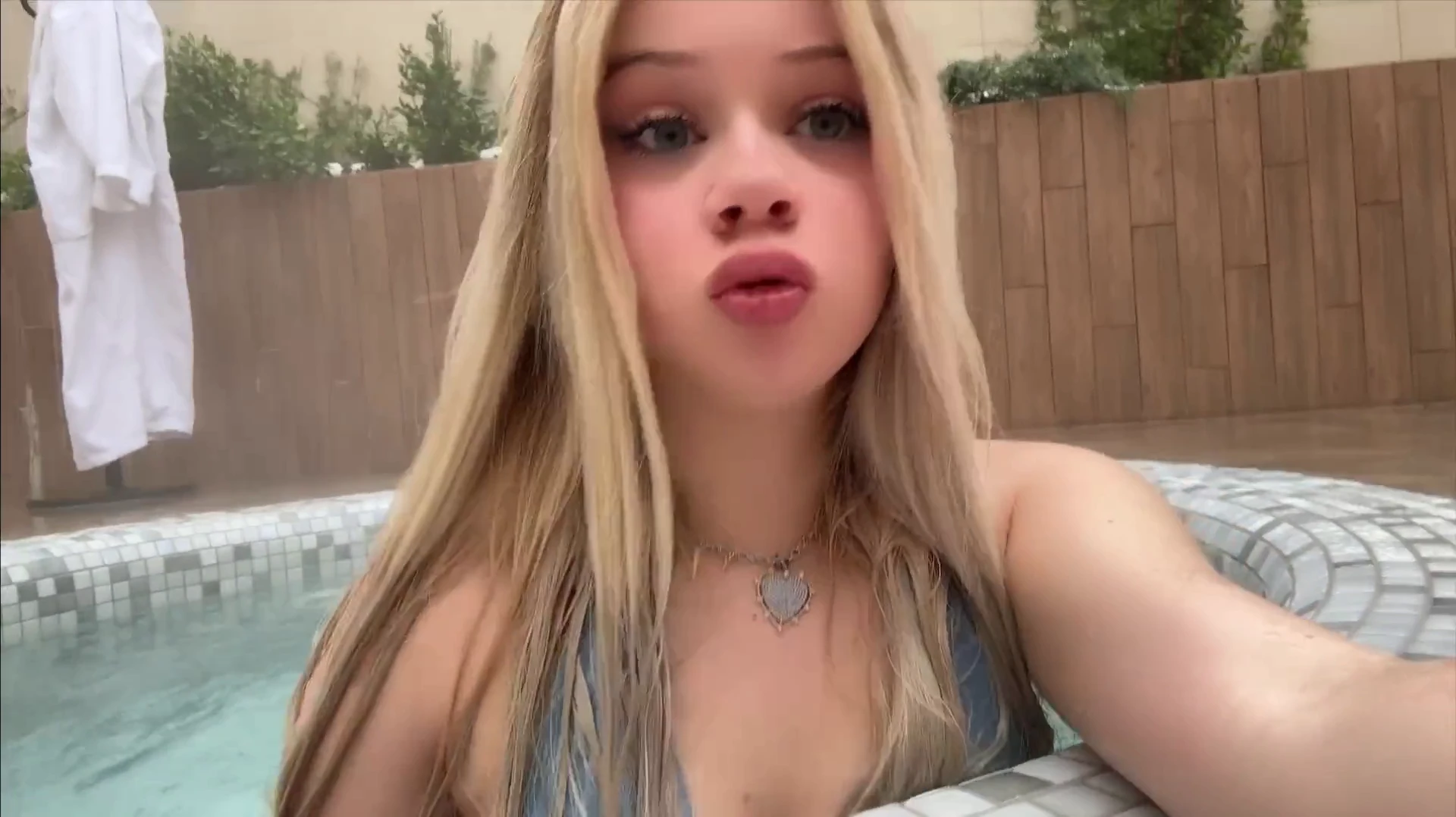 Gensuxa leaks videos on Boosty